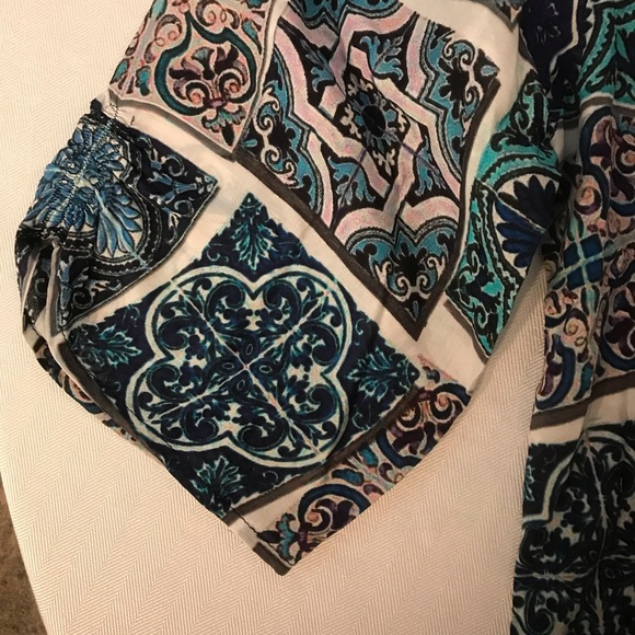 Feathers by Tolani Tie Neck Top in "Tile" Print NWT - Picture 7 of 8